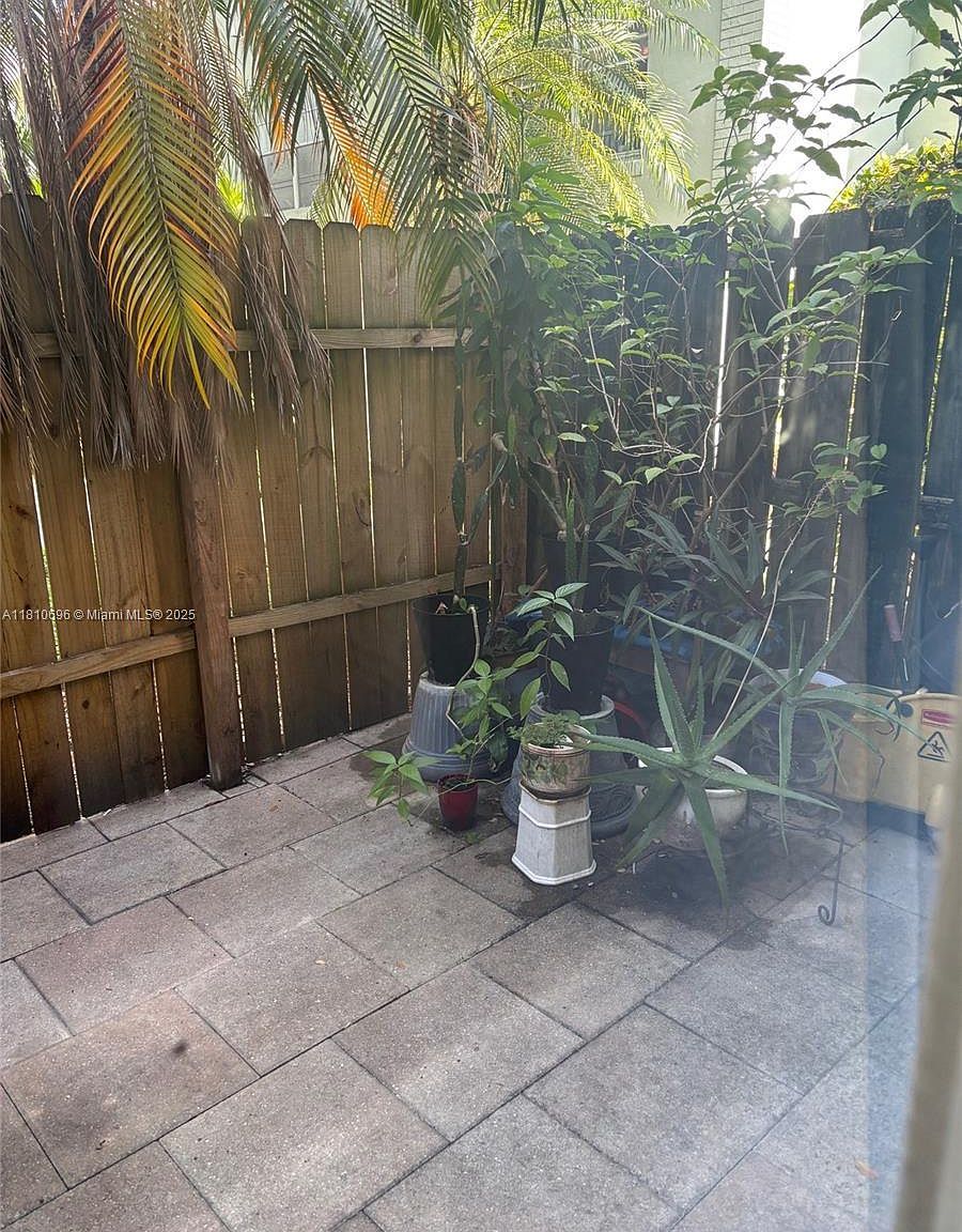 807 W Oakland Park Blvd APT G1 Fort Lauderdale, FL 33311 - Thumbnail 3