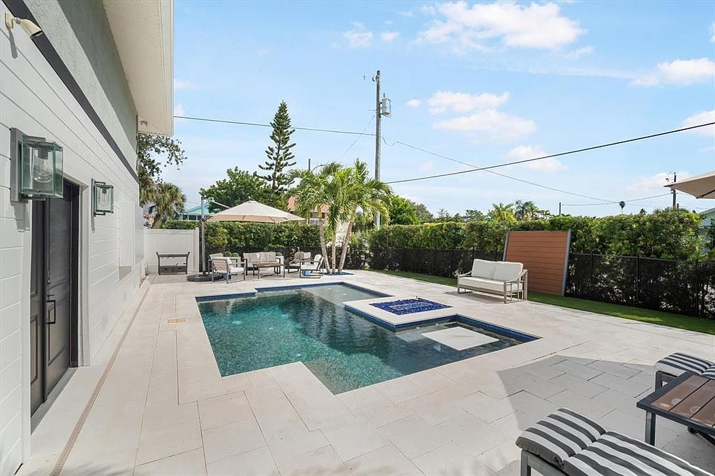 124 13th Ave Indian Rocks Beach, FL 33785 - Thumbnail 3