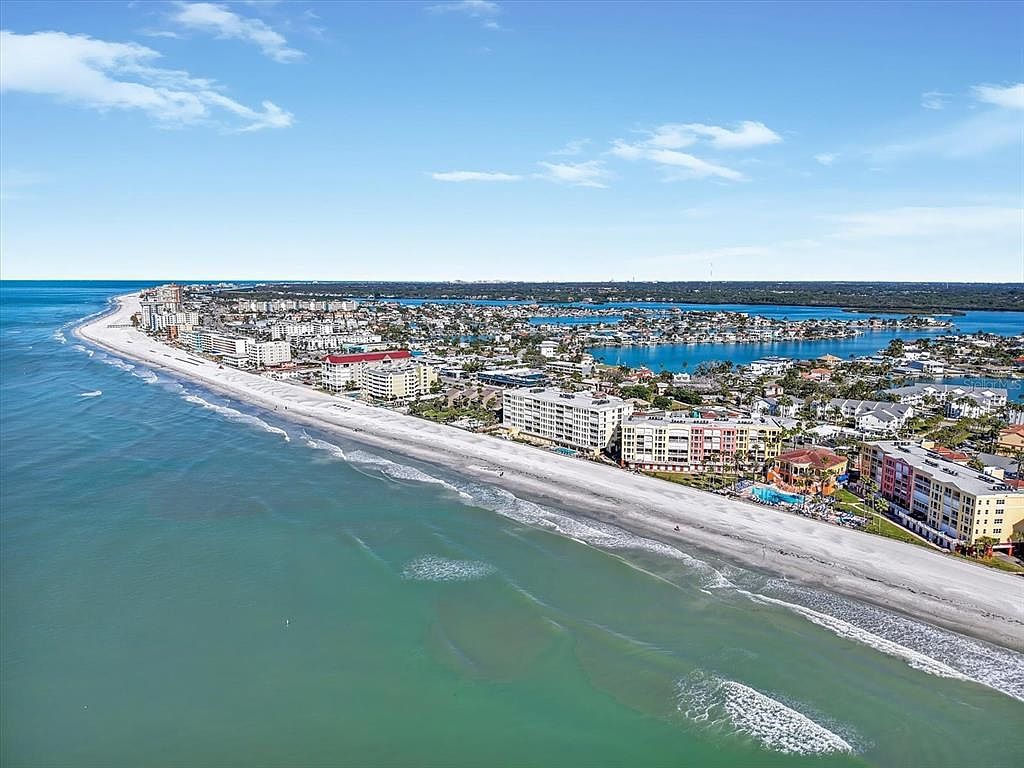 135 Bath Club Cir North Redington Beach, FL 33708 - Thumbnail 3