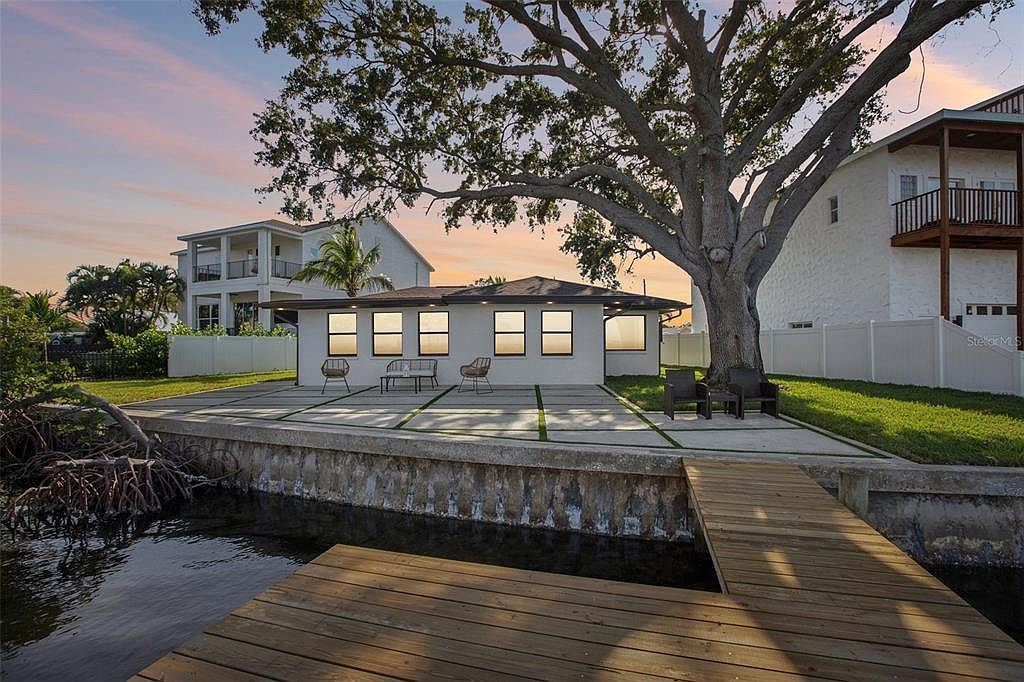 1739 Bayou Grande Blvd NE Saint Petersburg, FL 33703 - Thumbnail 3