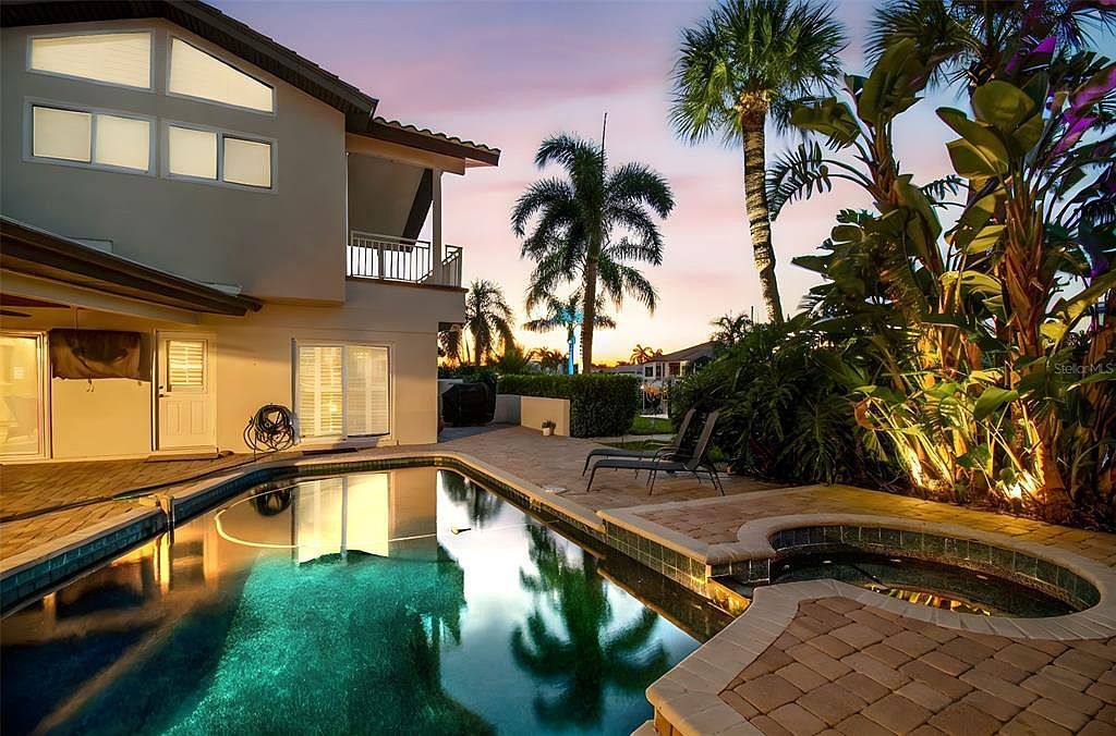 2085 Massachusetts Ave NE Saint Petersburg, FL 33703 - Thumbnail 3