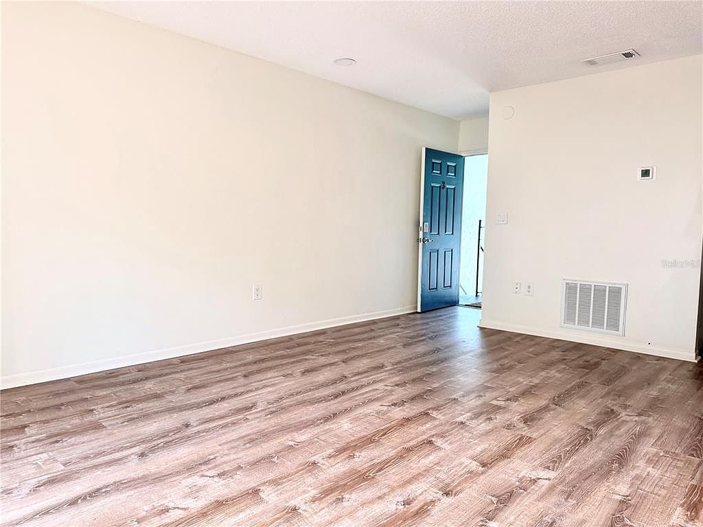 284 115th Ave N APT 3 Saint Petersburg, FL 33716 - Thumbnail 3