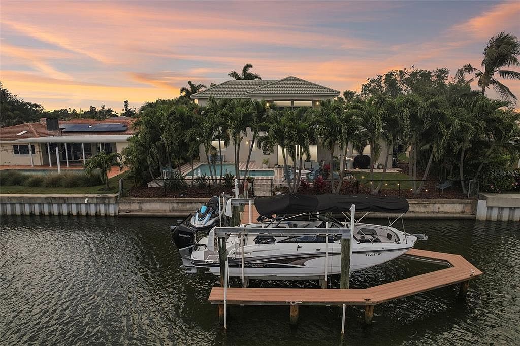 2032 Massachusetts Ave NE Saint Petersburg, FL 33703 - Thumbnail 3