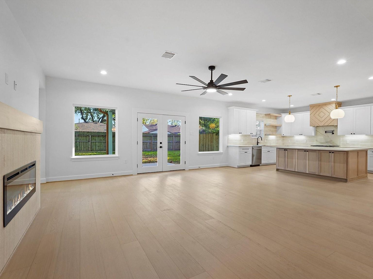 10519 Brinwood Dr Houston, TX 77043 - Thumbnail 3