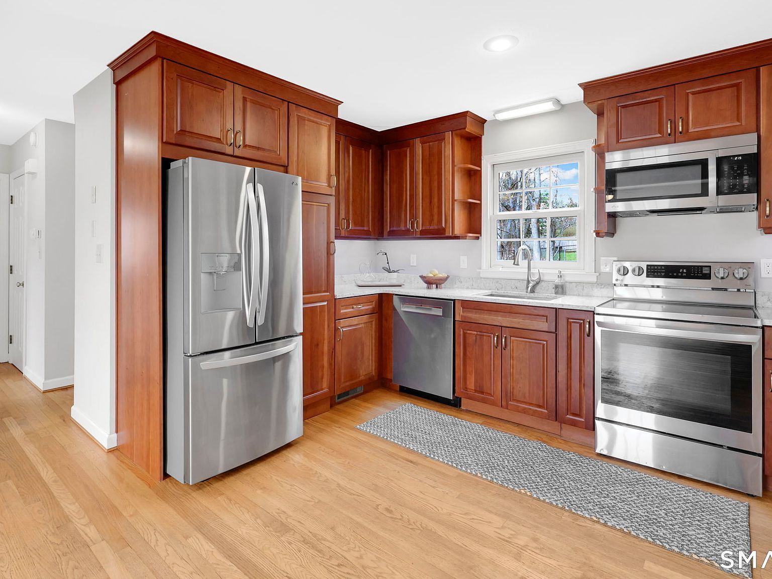 107 Harmund Pl Wethersfield, CT 06109 - Thumbnail 3