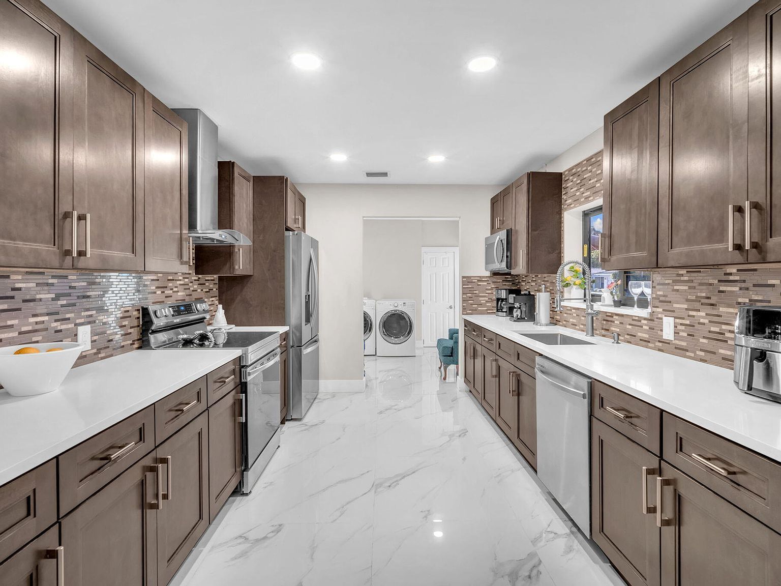 11490 W Biscayne Canal Rd Miami, FL 33161 - Thumbnail 3