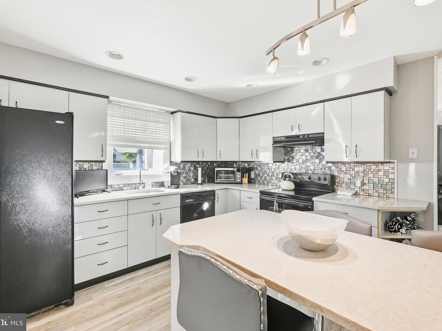 1265 Barclay Cres Yardley, PA 19067 - Thumbnail 3