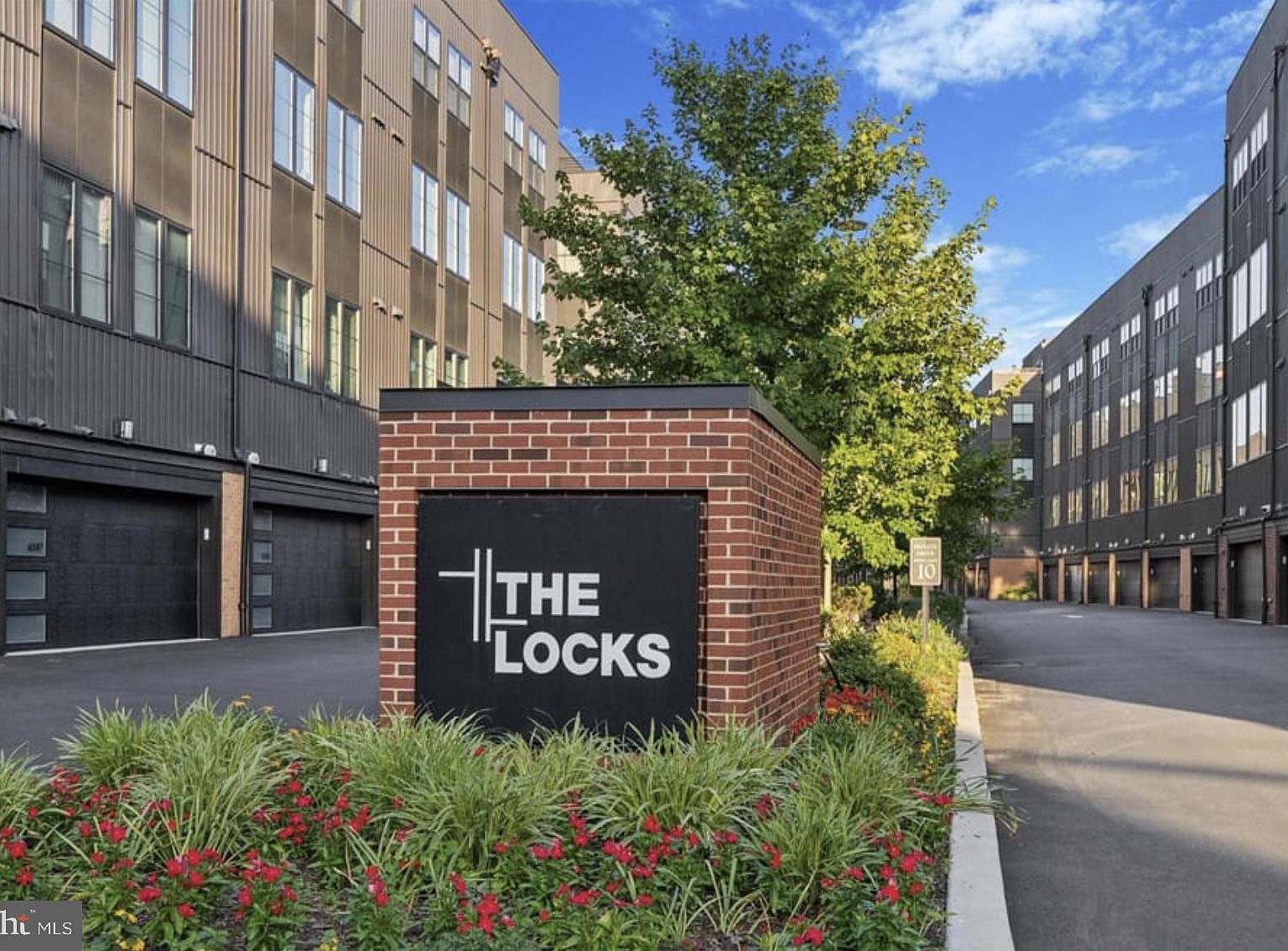 4523 Riverside Way Philadelphia, PA 19127 - Thumbnail 3