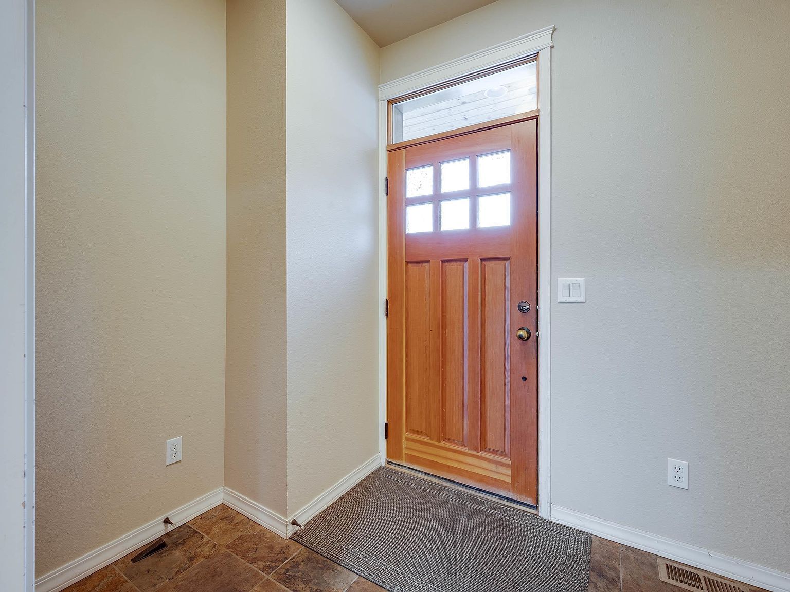 715 NE Oak St APT B Pullman, WA 99163 - Thumbnail 3