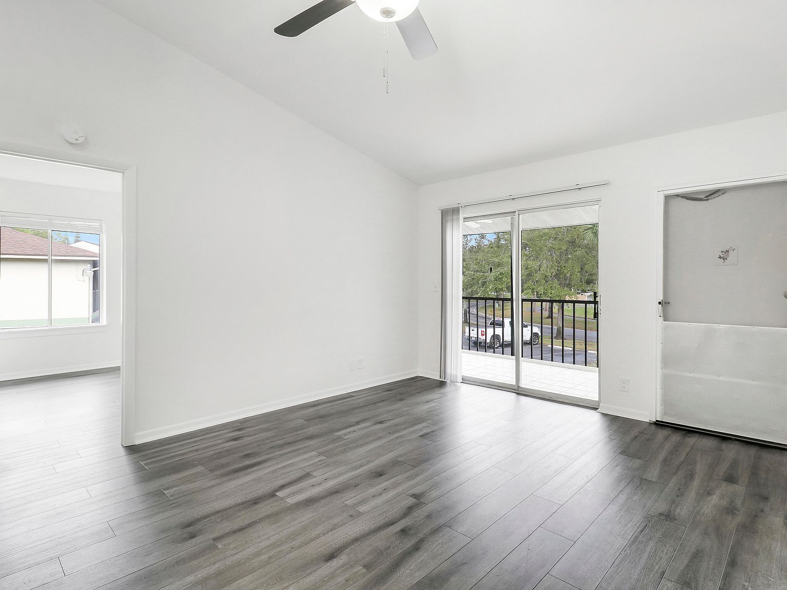 6392 Chasewood Dr APT F Jupiter, FL 33458 - Thumbnail 3