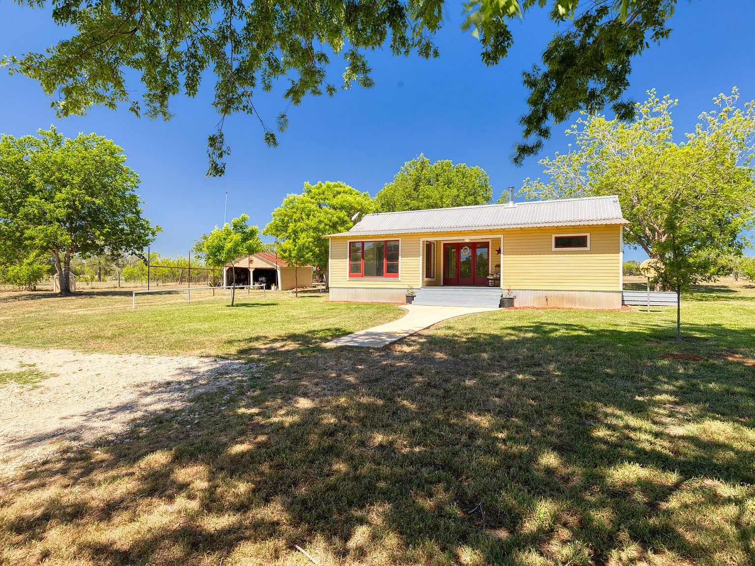 395 Dale Ln Dale, TX 78616 - Thumbnail 3