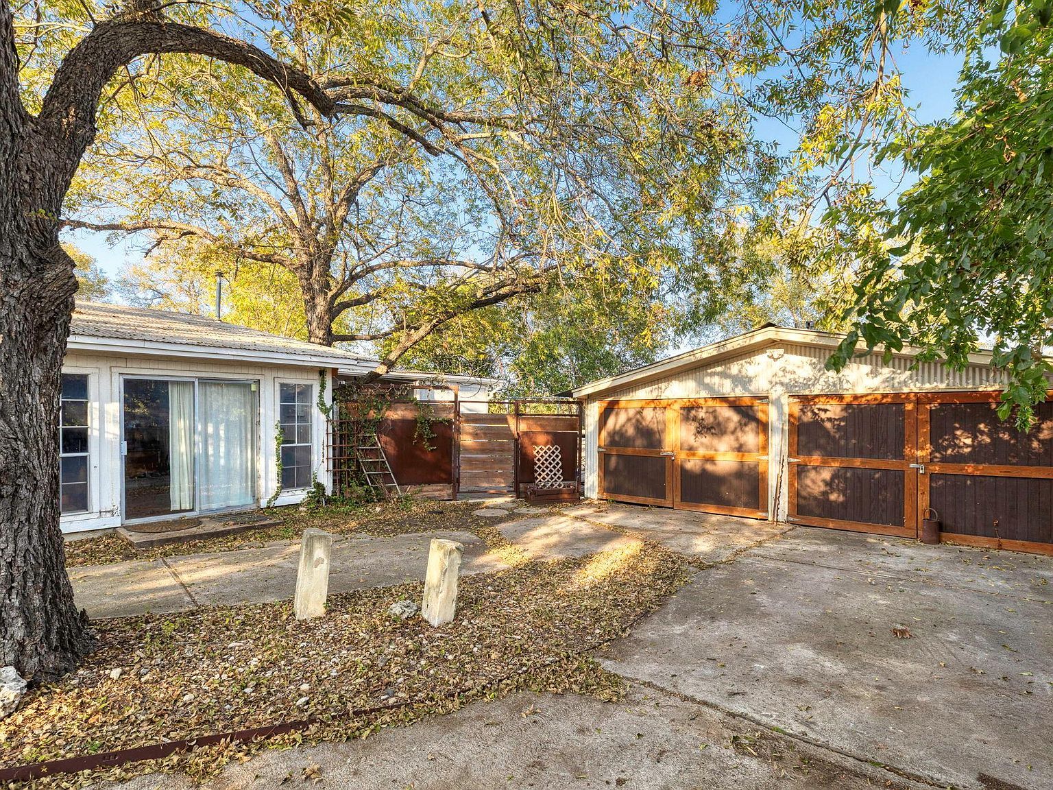 1392 E Market St Lockhart, TX 78644 - Thumbnail 3