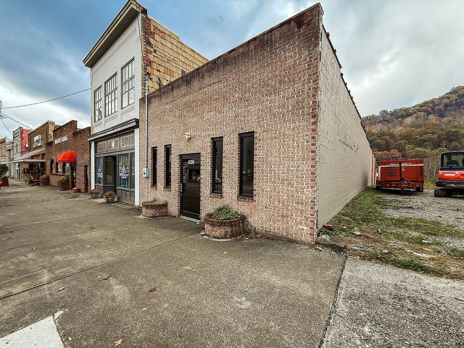 626 Elk St Gassaway, WV 26624 - Thumbnail 3