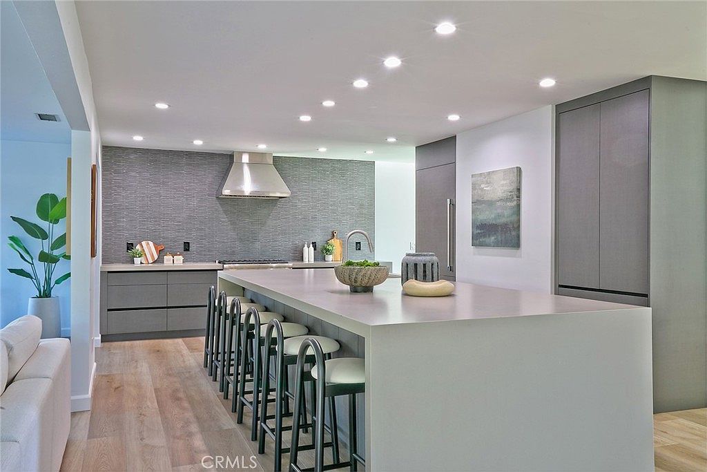 418 E Bay St Costa Mesa, CA 92627 - Thumbnail 3