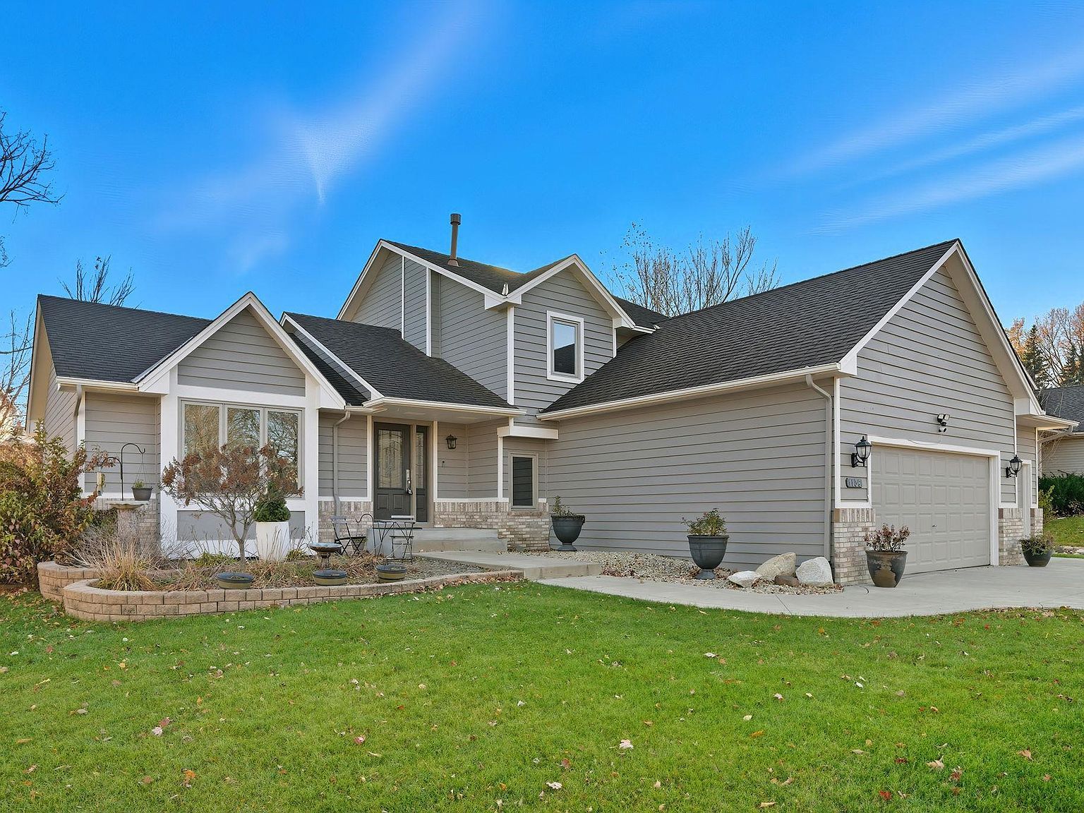 1136 County Road C2 W Roseville, MN 55113 - Thumbnail 3