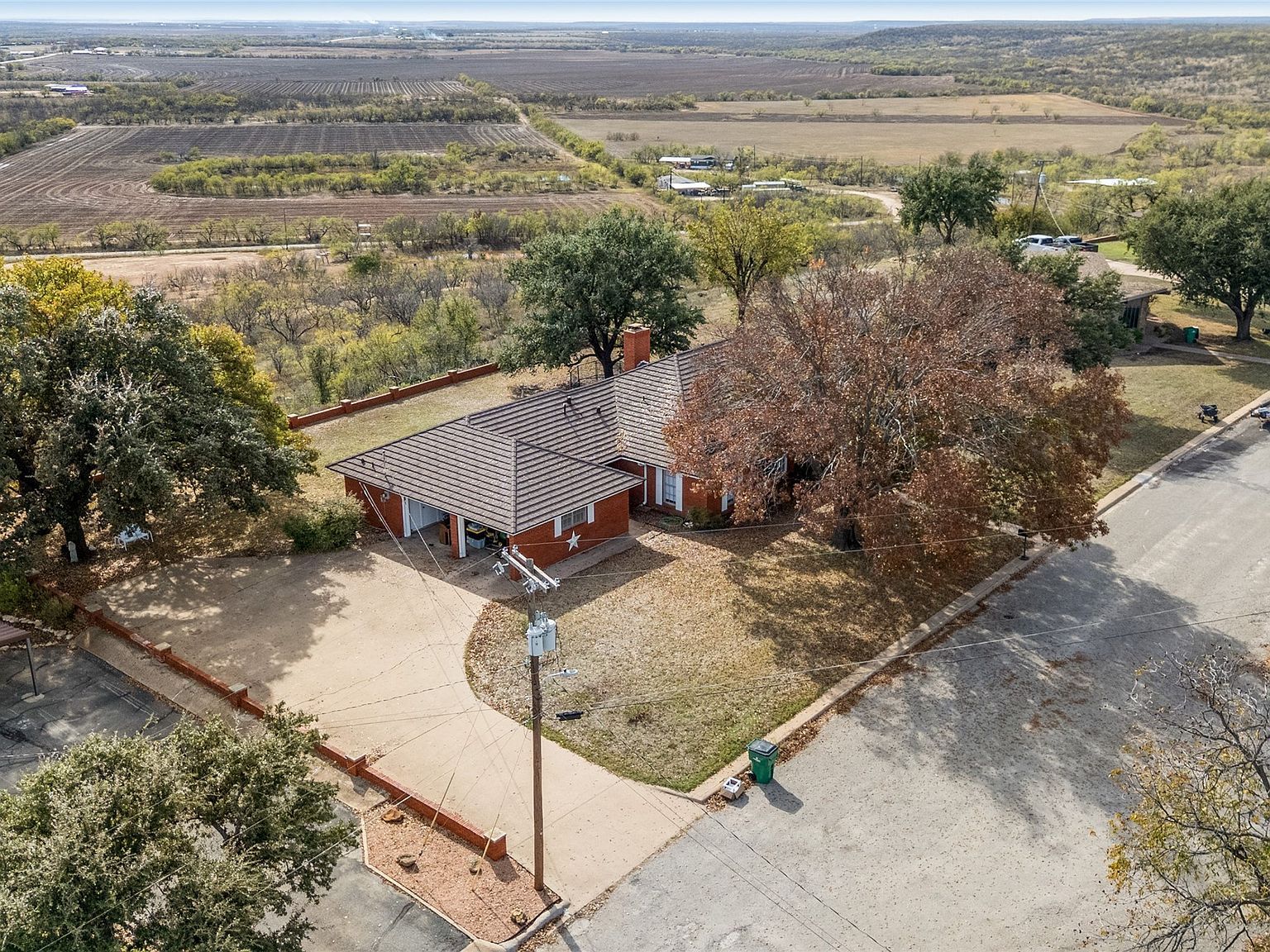 1111 Hillcrest St Coleman, TX 76834 - Thumbnail 3