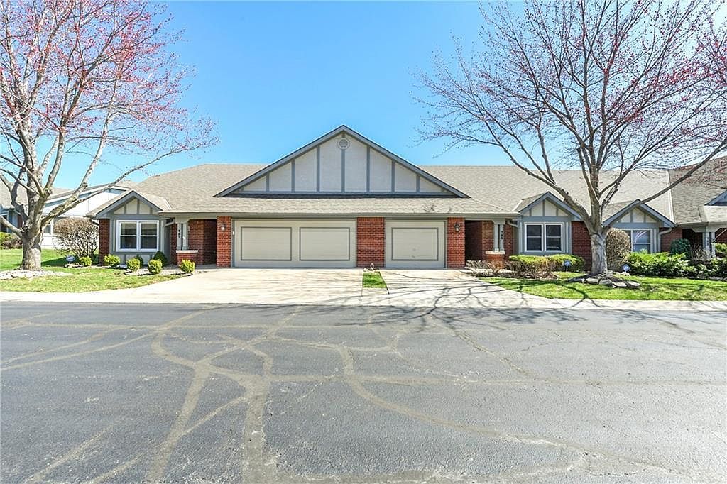 735 N Somerset Ter Olathe, KS 66062 - Thumbnail 3