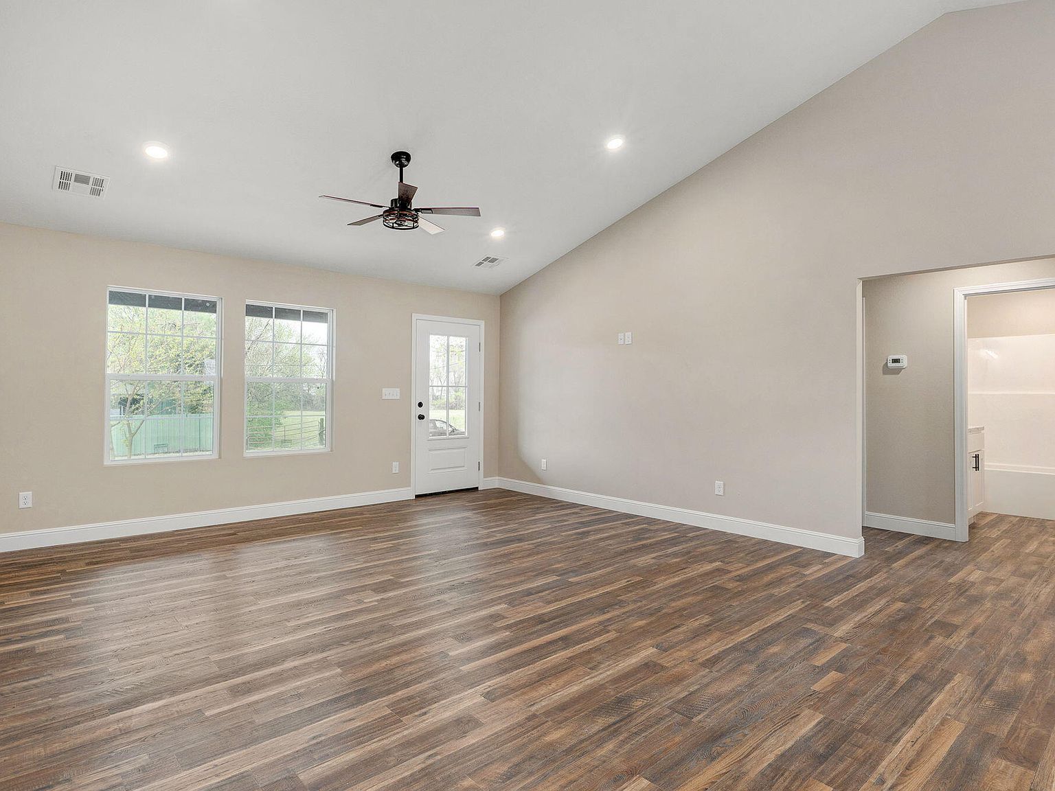 215 W Cofield St Aurora, MO 65605 - Thumbnail 3