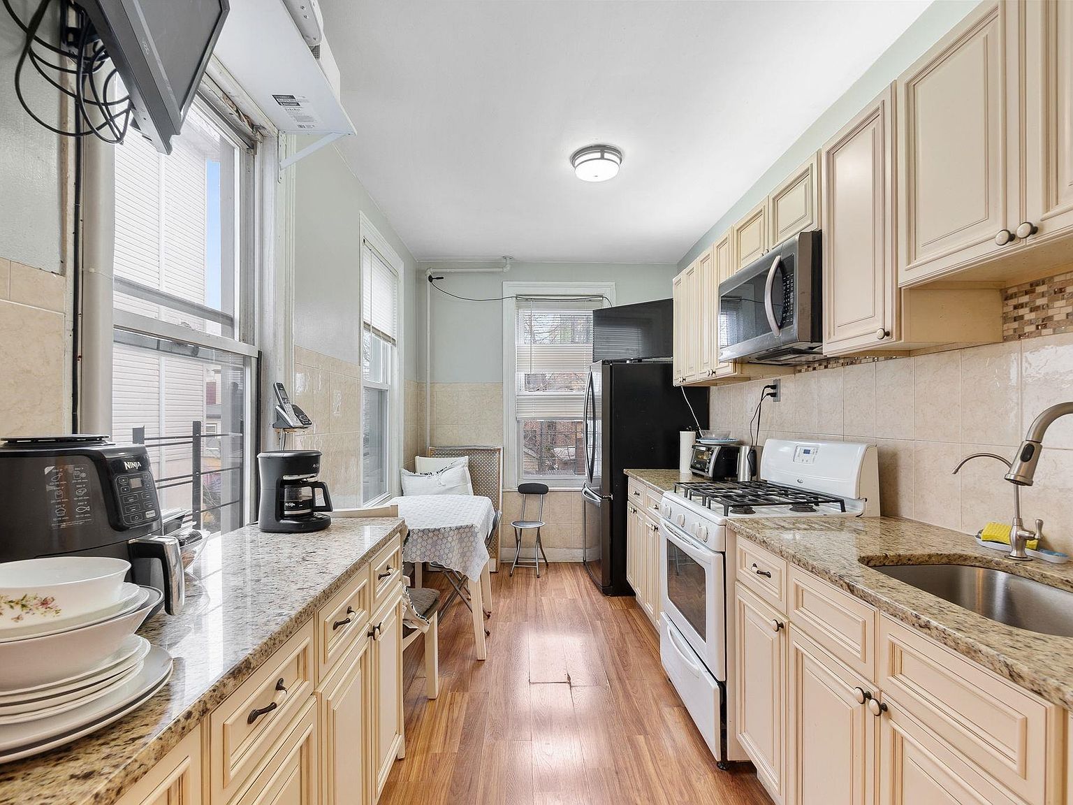 361 New York Ave Jersey City, NJ 07307 - Thumbnail 3