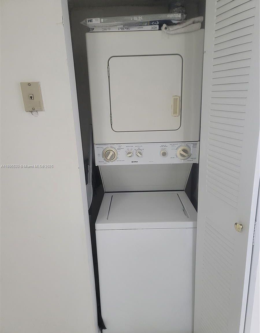 2600 Collins Ave APT 509 Miami Beach, FL 33140 - Thumbnail 3