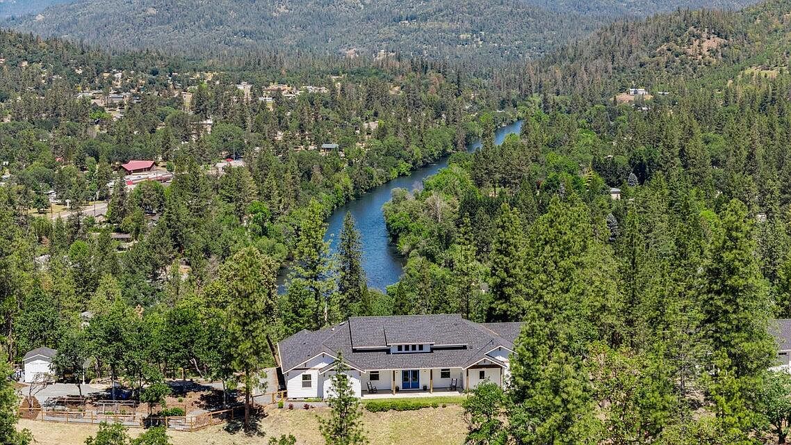 103 Summit Dr Shady Cove, OR 97539 - Thumbnail 3