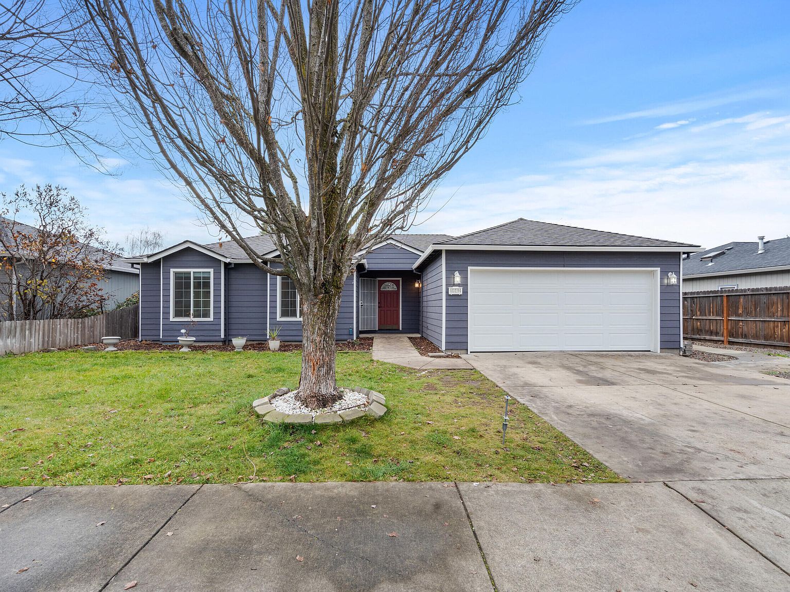 1642 Hollyhock Dr Medford, OR 97504 - Thumbnail 3