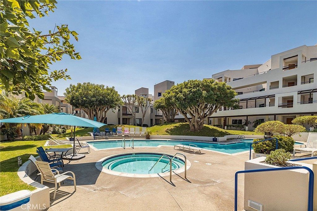 510 The Village UNIT 103 Redondo Beach, CA 90277 - Thumbnail 3