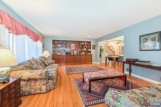 293 Spring Ln Haworth, NJ 07641 - Thumbnail 3