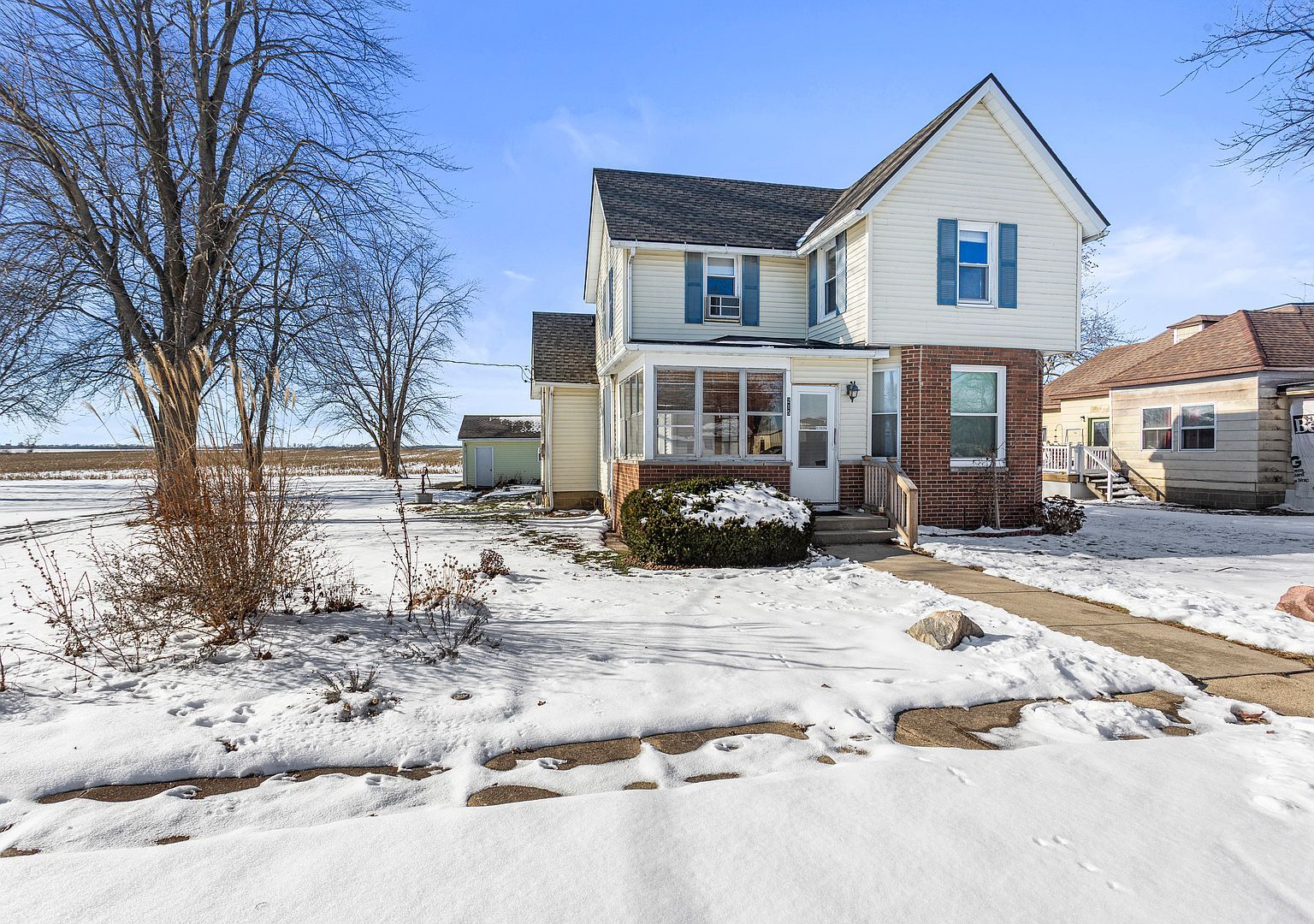 215 Chicago St Dewitt, IL 61735 - Thumbnail 3