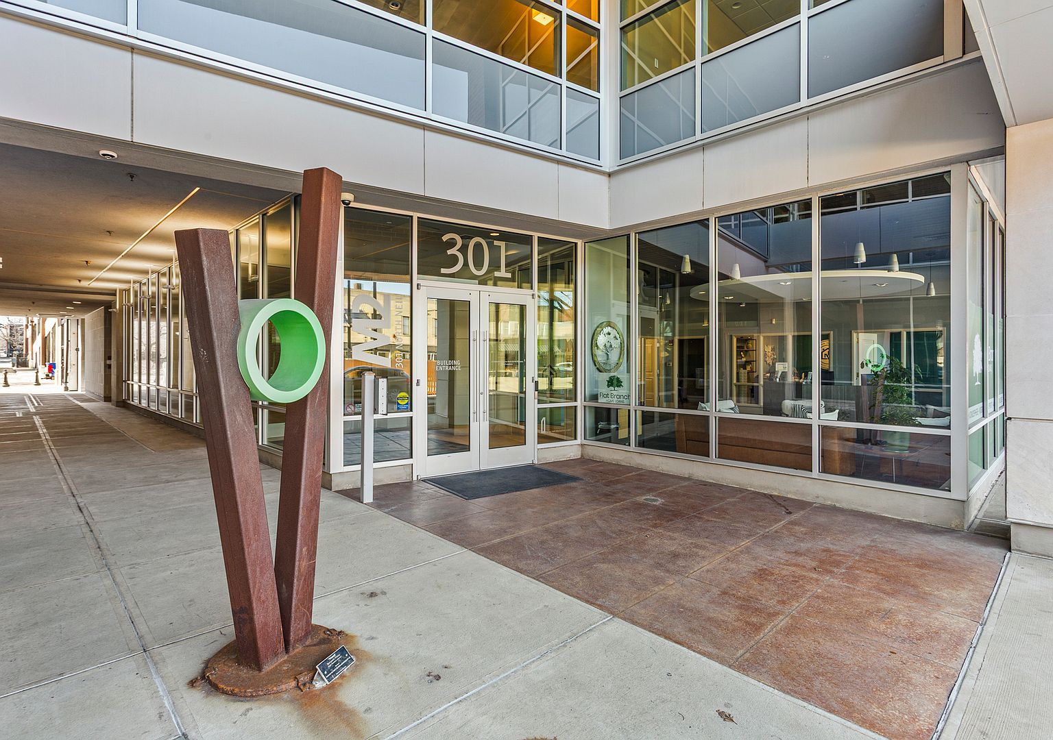 301 N Neil St APT 904 Champaign, IL 61820 - Thumbnail 3