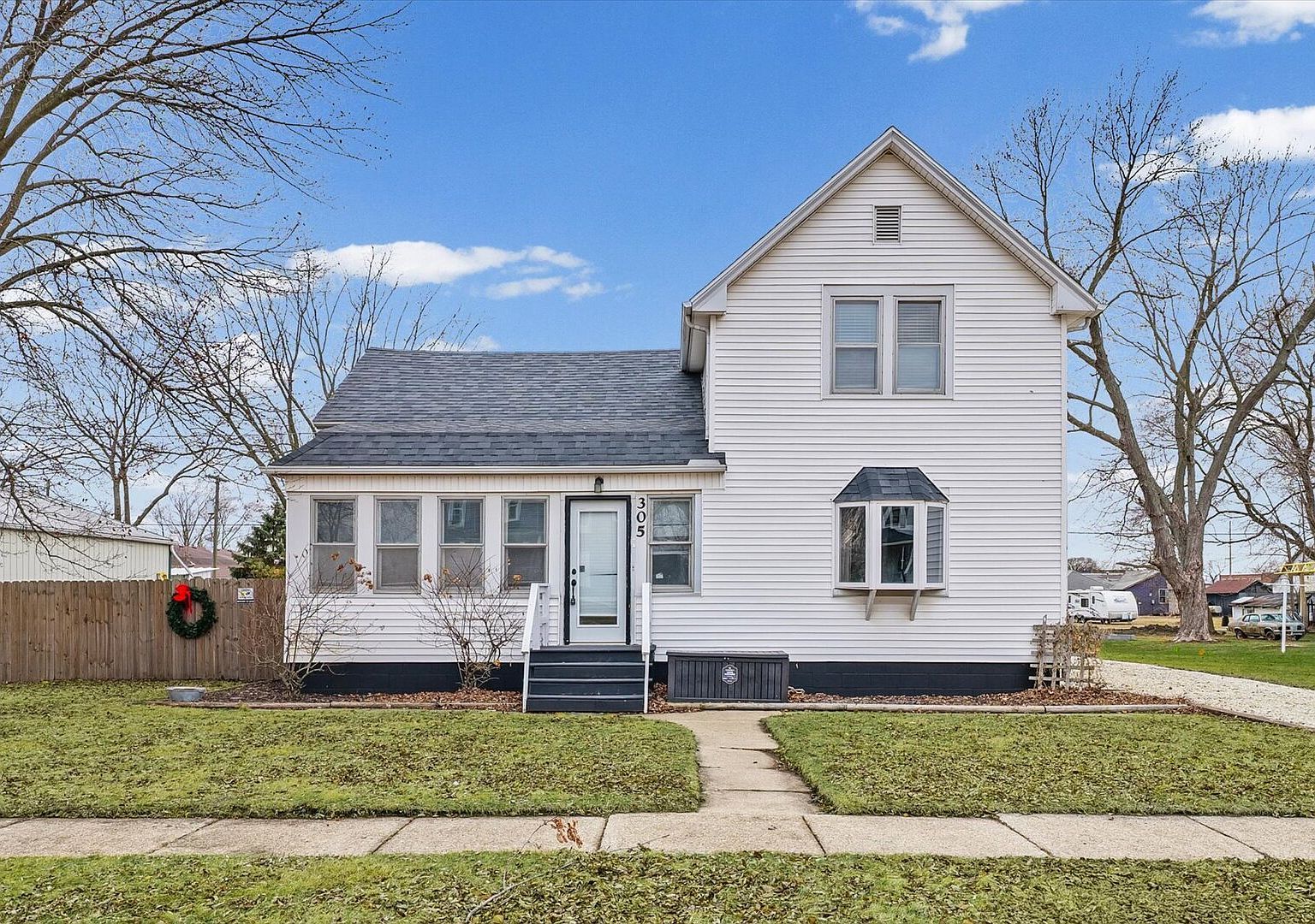 305 S Oak St Buckley, IL 60918 - Thumbnail 3