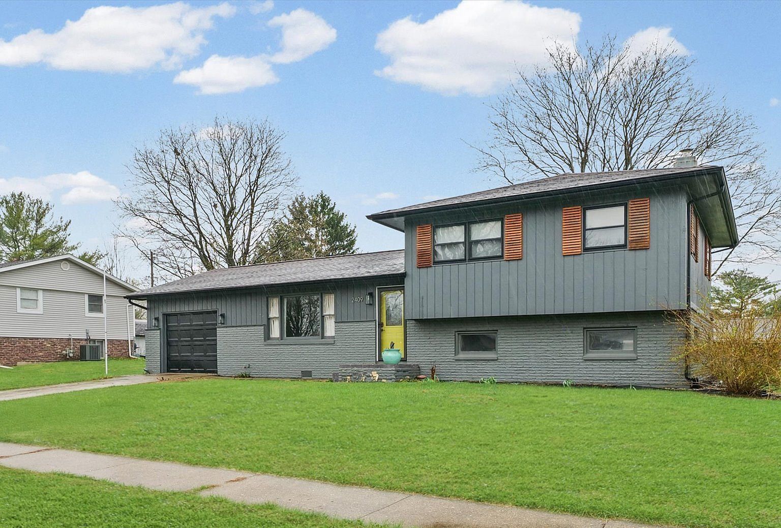 2409 Elizabeth St Urbana, IL 61802 - Thumbnail 3