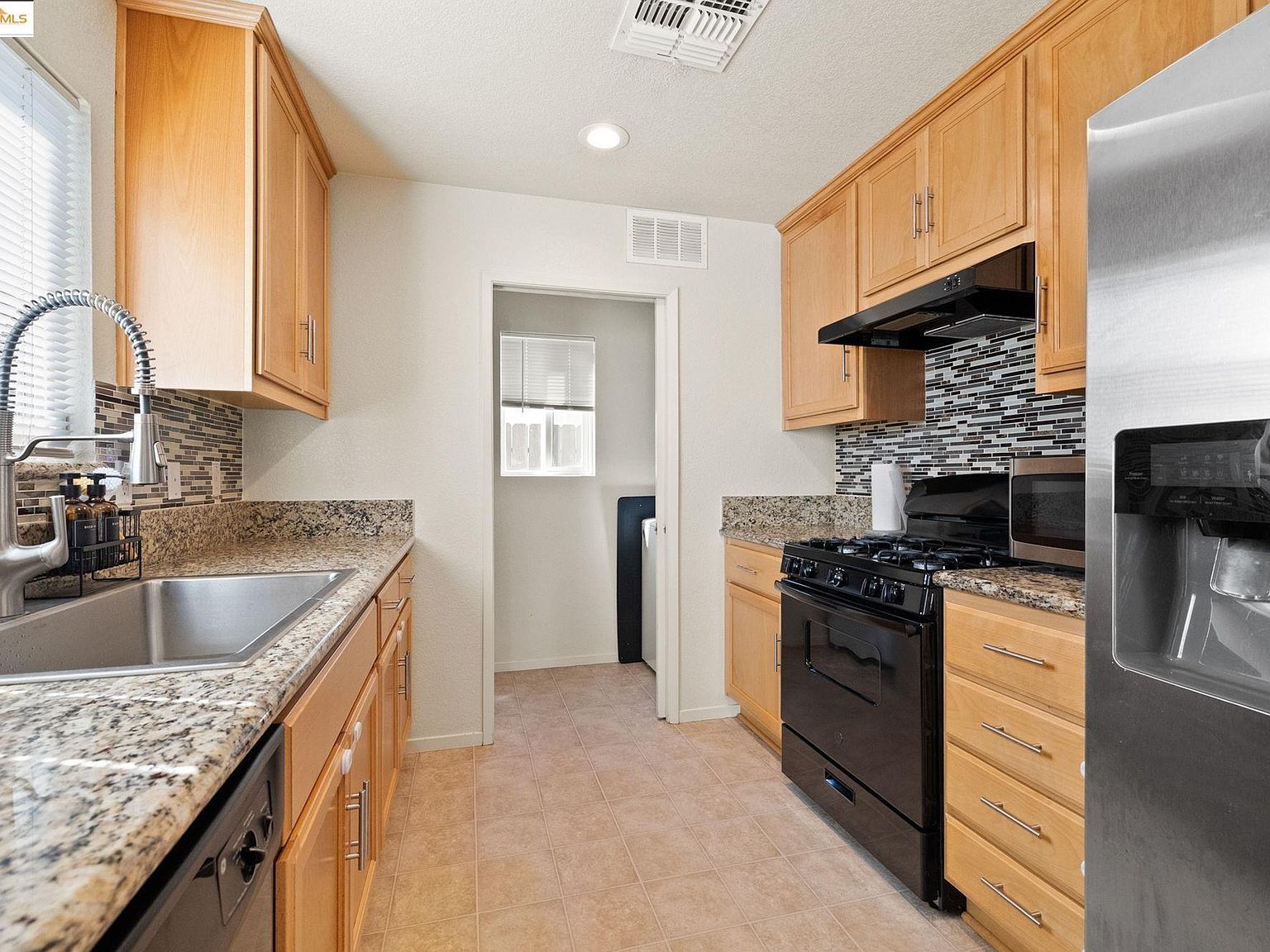 386 Paige Ln Merced, CA 95341 - Thumbnail 3