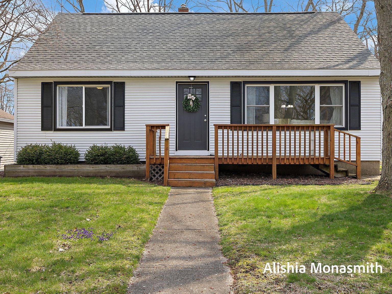 718 S Ferry St Grand Haven, MI 49417 - Thumbnail 3