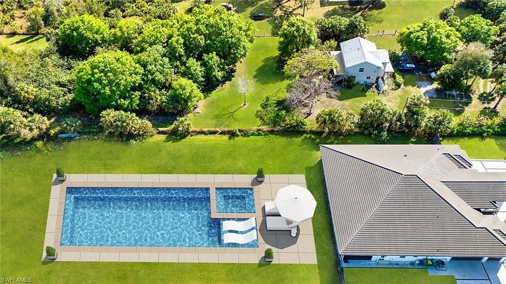 866 12th St NE Naples, FL 34120 - Thumbnail 3