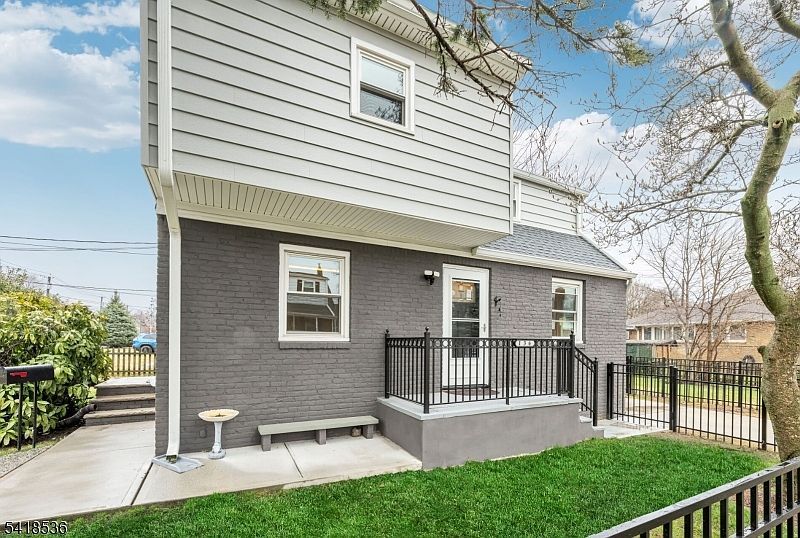 136 Palsa Ave Elmwood Park, NJ 07407 - Thumbnail 3