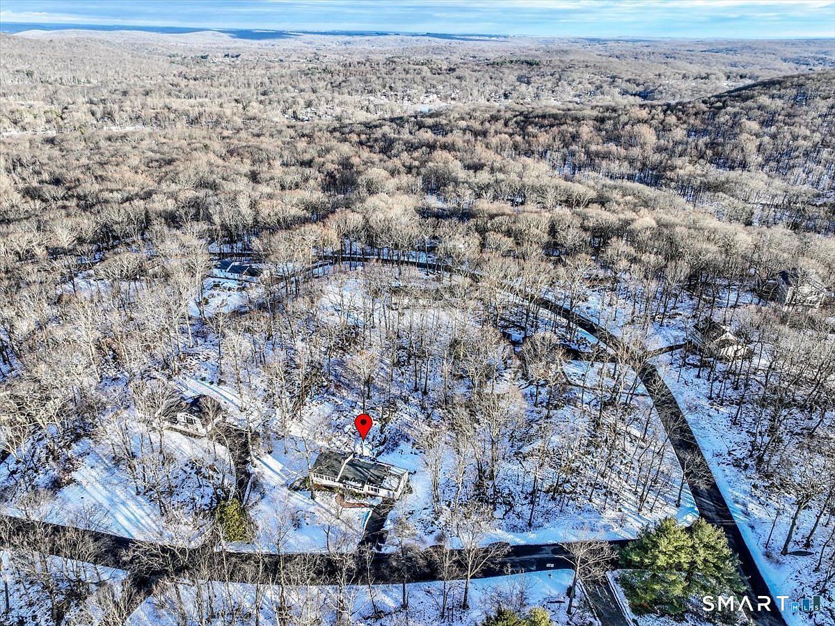 8 Summit Ln Ridgefield, CT 06877 - Thumbnail 3