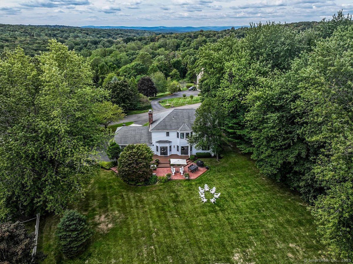 13 Old Castle Dr Newtown, CT 06470 - Thumbnail 3