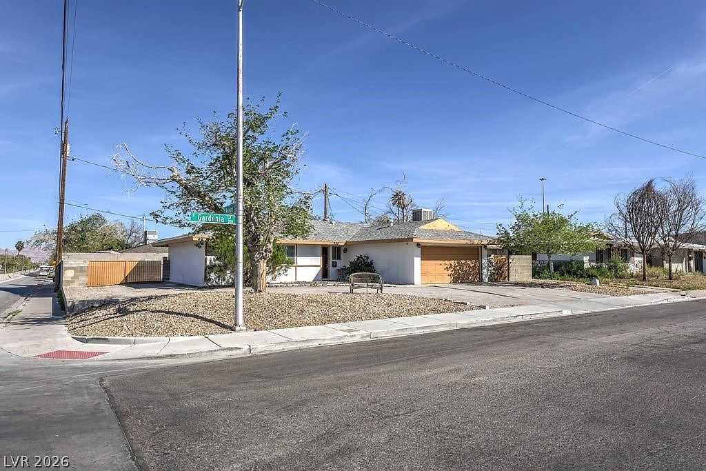 320 Gardenia Ln Las Vegas, NV 89107 - Thumbnail 3