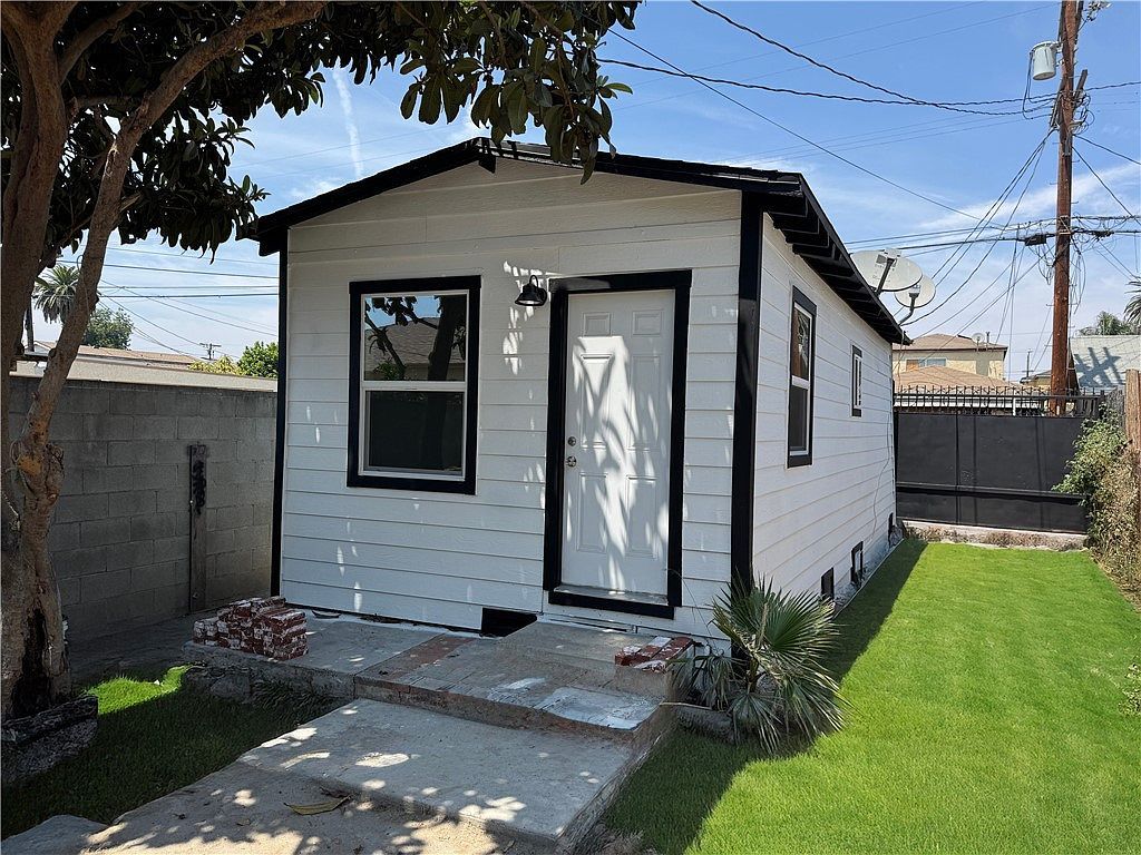 2117 E 112th St Los Angeles, CA 90059 - Thumbnail 3