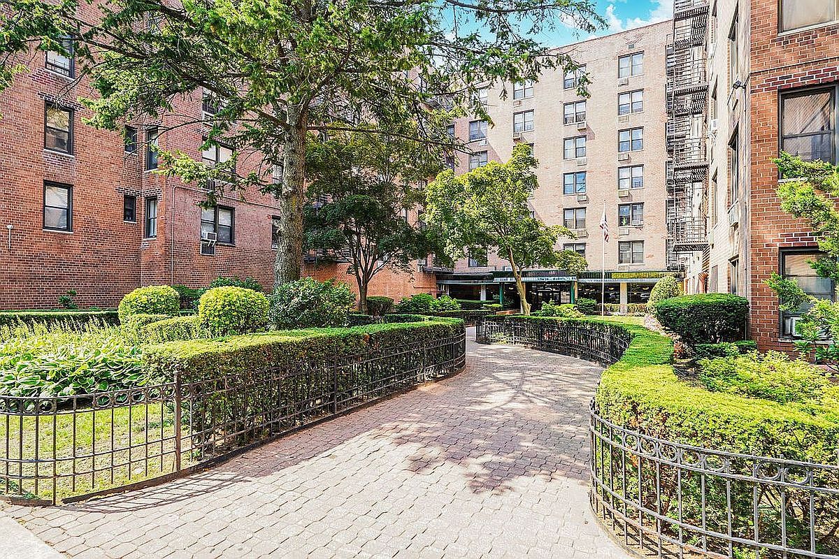 1213 Avenue C39 Brooklyn, NY 11235 - Thumbnail 3