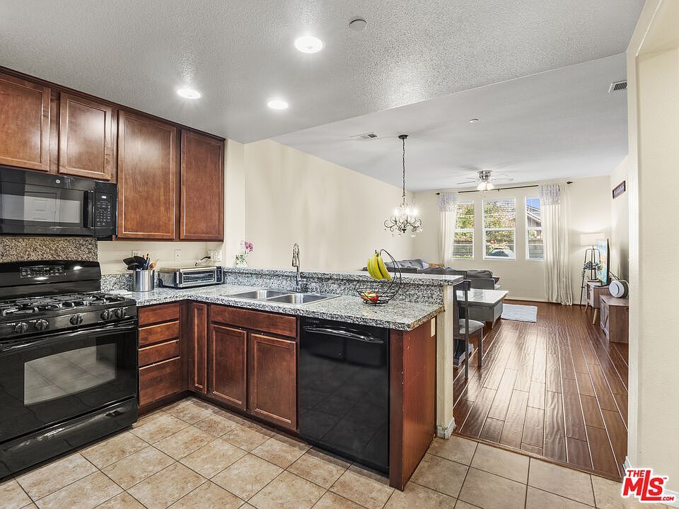 24496 Marzal St Santa Clarita, CA 91354 - Thumbnail 3