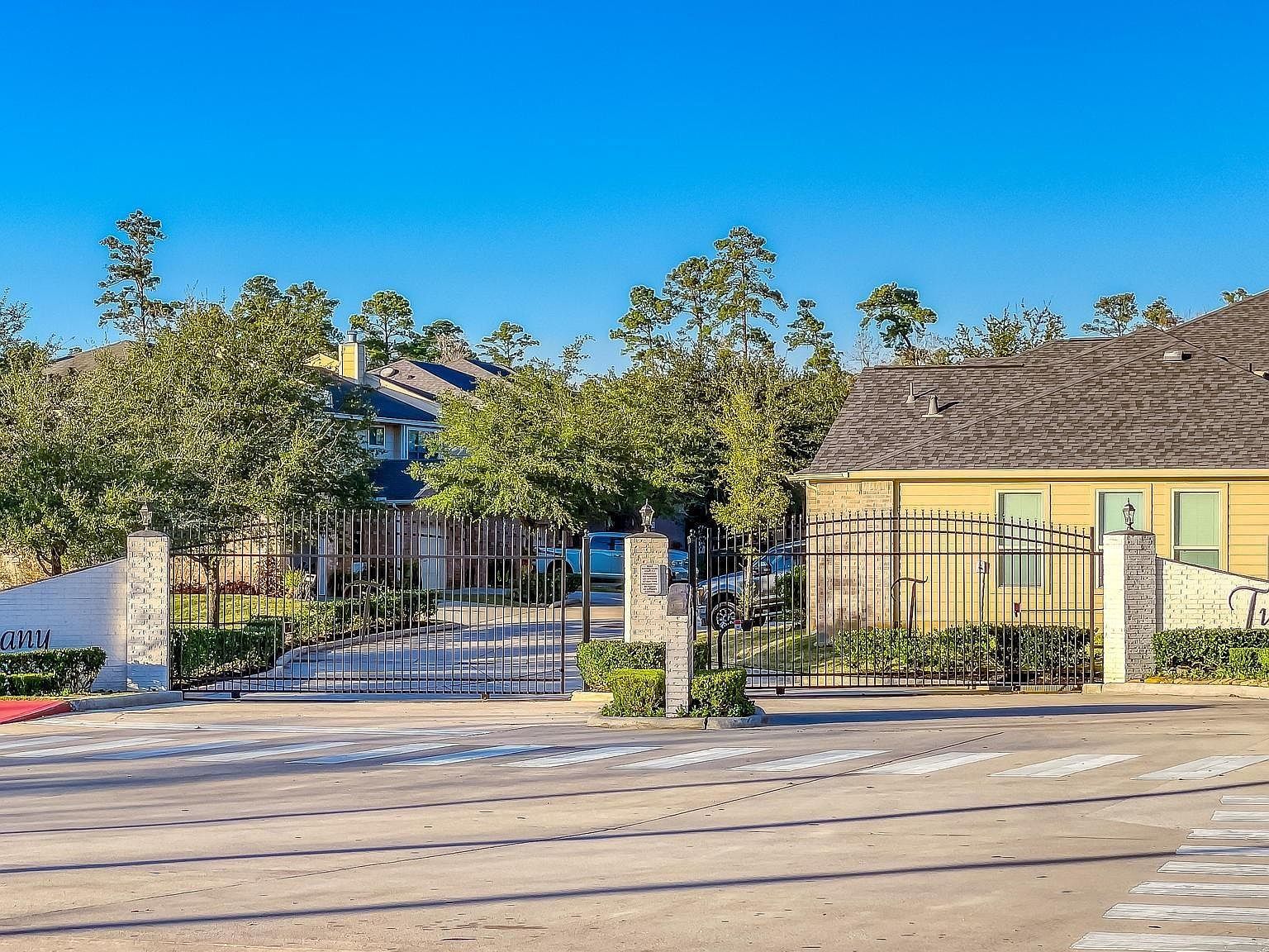 1898 Longmire Rd UNIT 8 Conroe, TX 77304 - Thumbnail 3