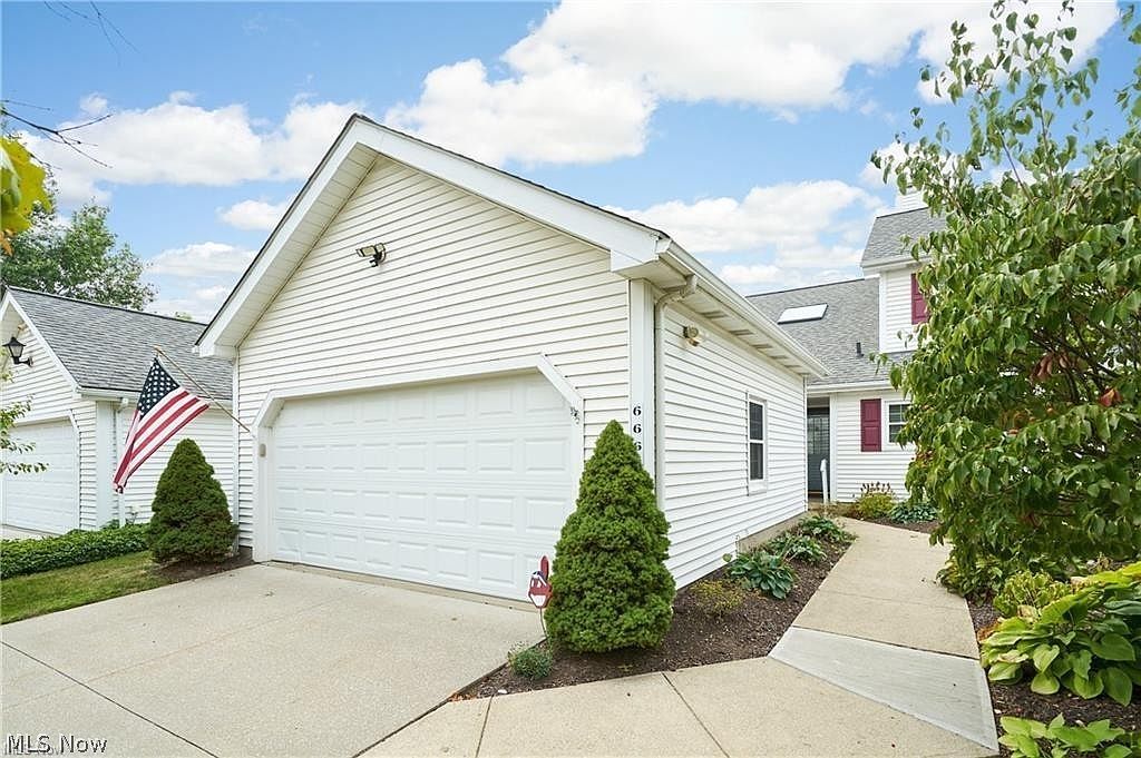 6667 Hidden Lake Trl Brecksville, OH 44141 - Thumbnail 3