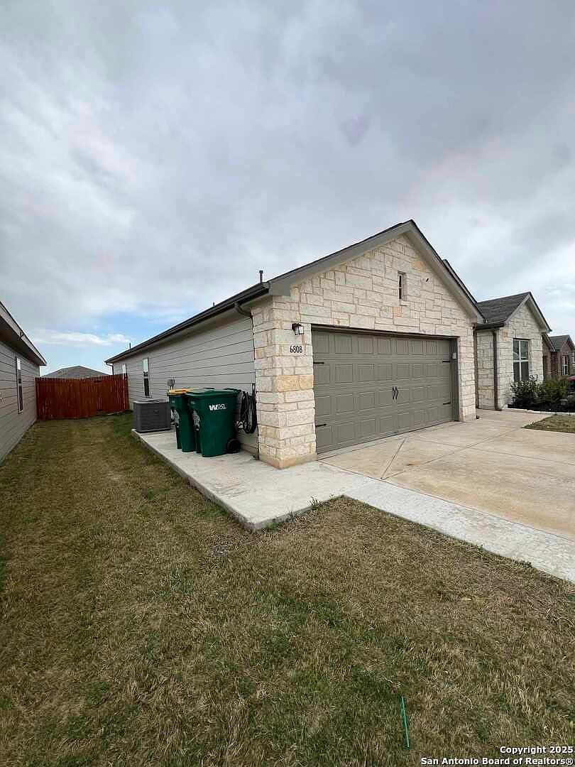 6808 Cetera Xing Converse, TX 78109 - Thumbnail 3