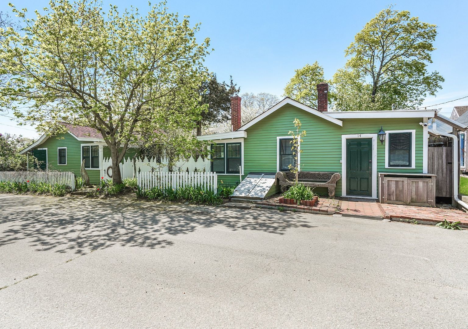 12 & 14 Maple Ave Oak Bluffs, MA 02557 - Thumbnail 3