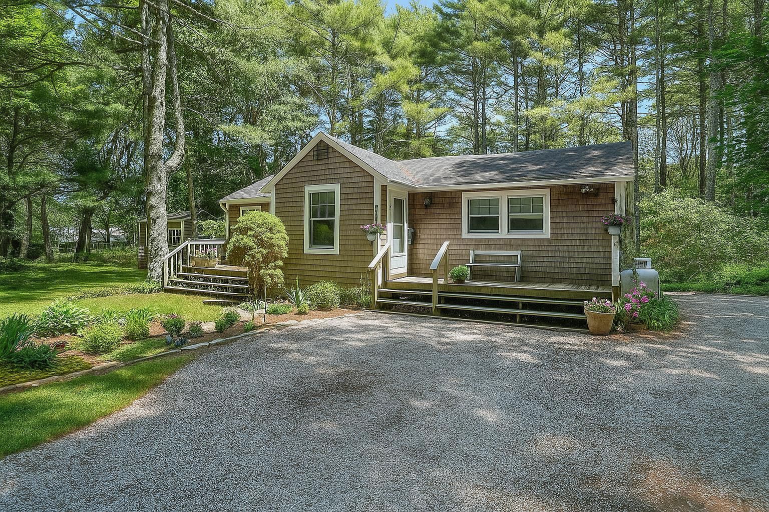 21 Clay Pit Rd Edgartown, MA 02539 - Thumbnail 3