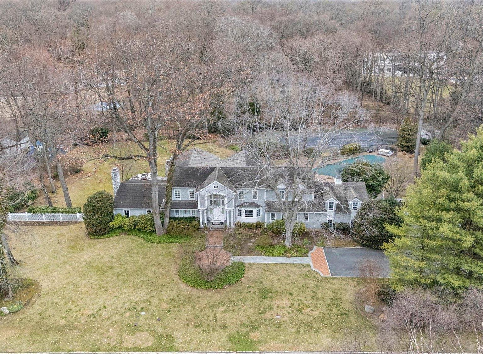 32 Old House Ln Port Washington, NY 11050 - Thumbnail 3