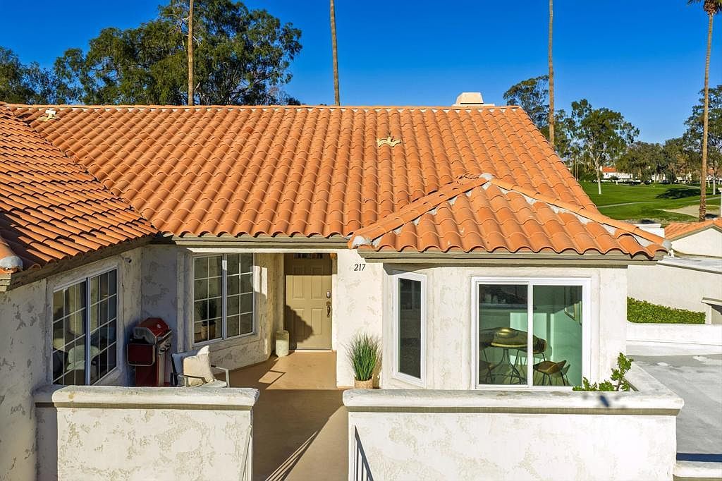 217 Desert Falls Cir Palm Desert, CA 92211 - Thumbnail 3