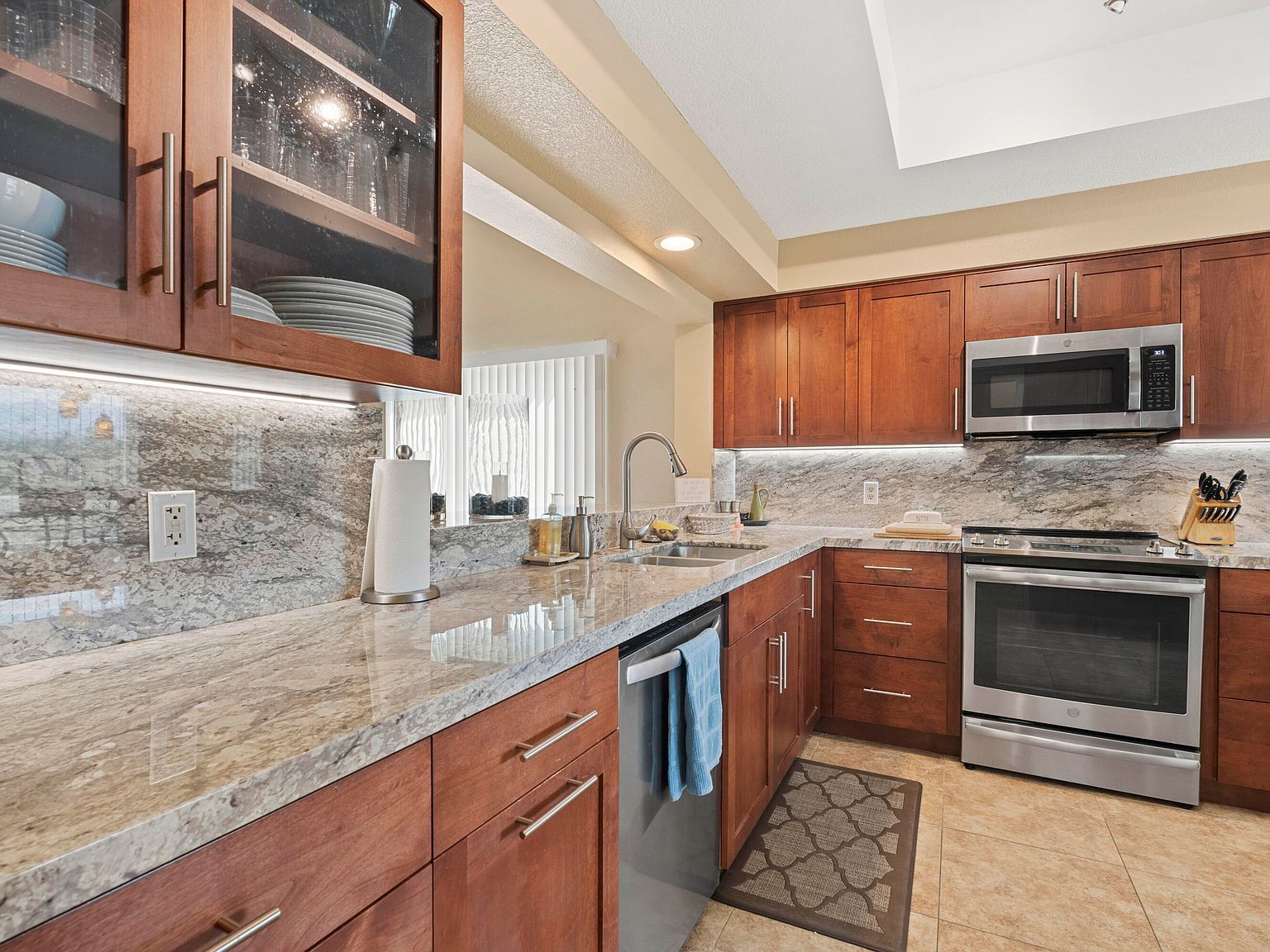 752 Vista Lago Dr Palm Desert, CA 92211 - Thumbnail 3